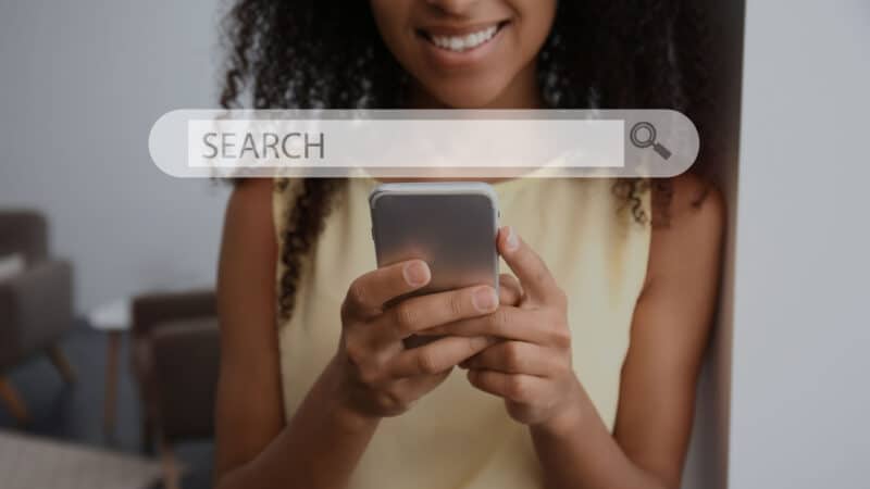 Search Bar Woman Smartphone 800x450